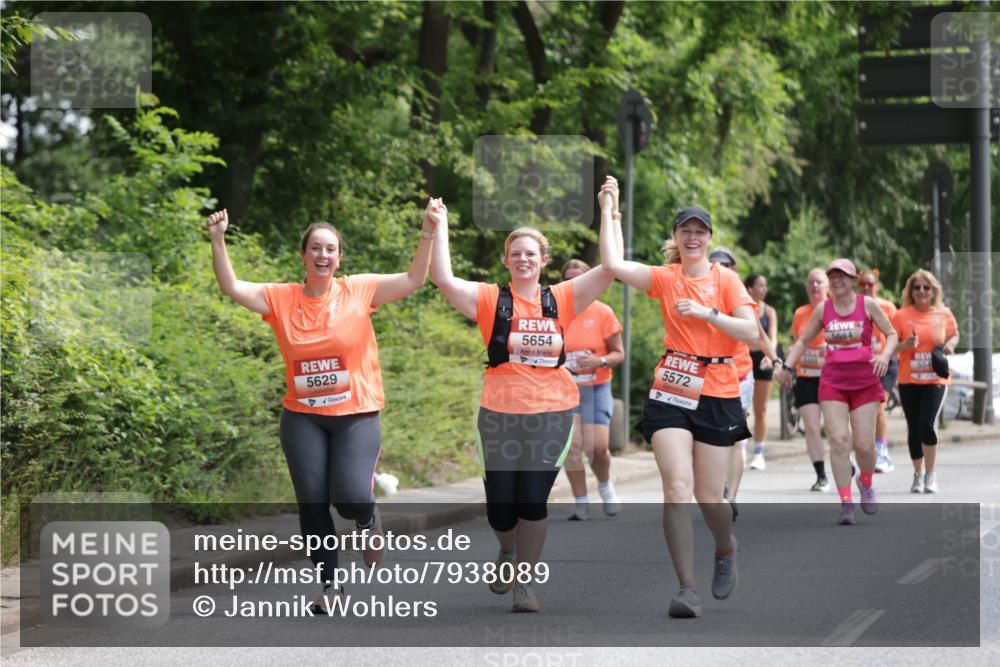 15.06.2025 - REWE Women's Run Jannik Wohlers http://msf.ph/oto/7938089 15.06.2025 10:14:21 Laufen 5629, 5654, 5572, 5684 meine-sportfotos.de