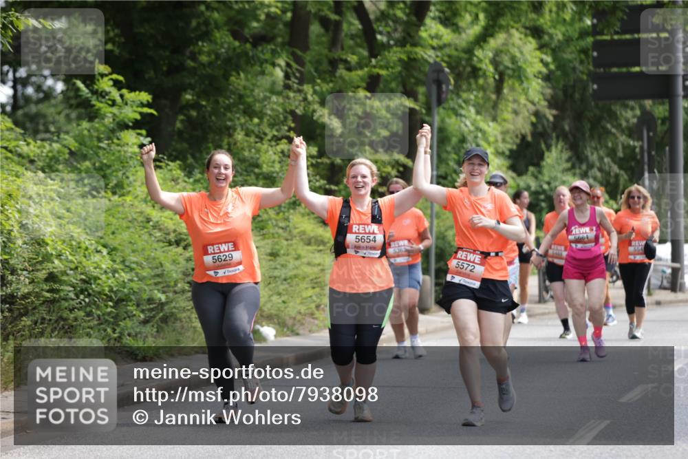 15.06.2025 - REWE Women's Run Jannik Wohlers http://msf.ph/oto/7938098 15.06.2025 10:14:21 Laufen 5629, 5684, 5654, 5362, 5572, 564 meine-sportfotos.de