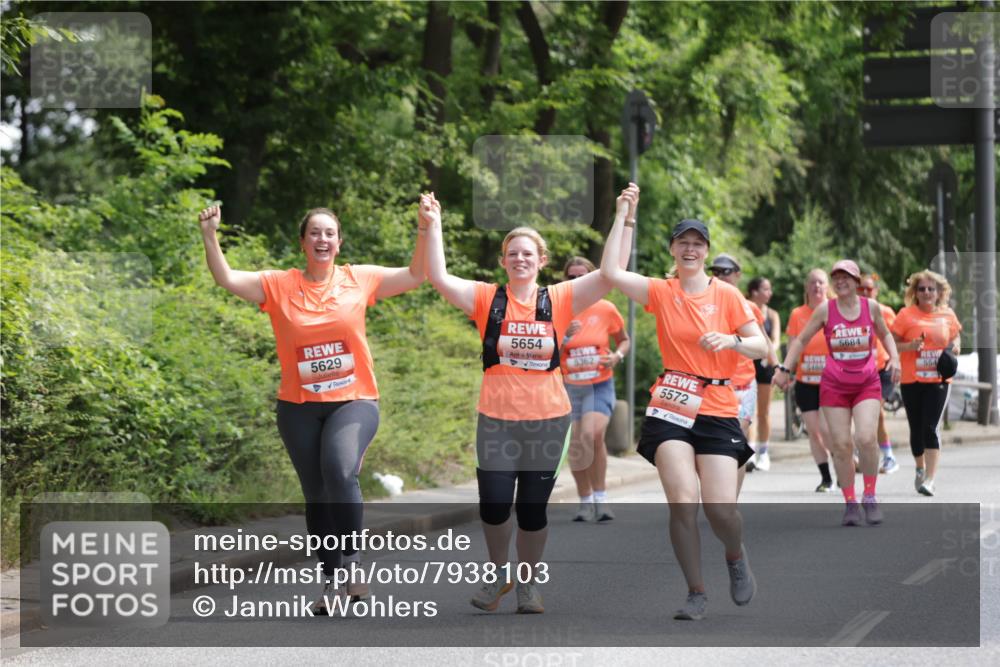 15.06.2025 - REWE Women's Run Jannik Wohlers http://msf.ph/oto/7938103 15.06.2025 10:14:21 Laufen 5629, 5654, 5362, 5572, 5684 meine-sportfotos.de