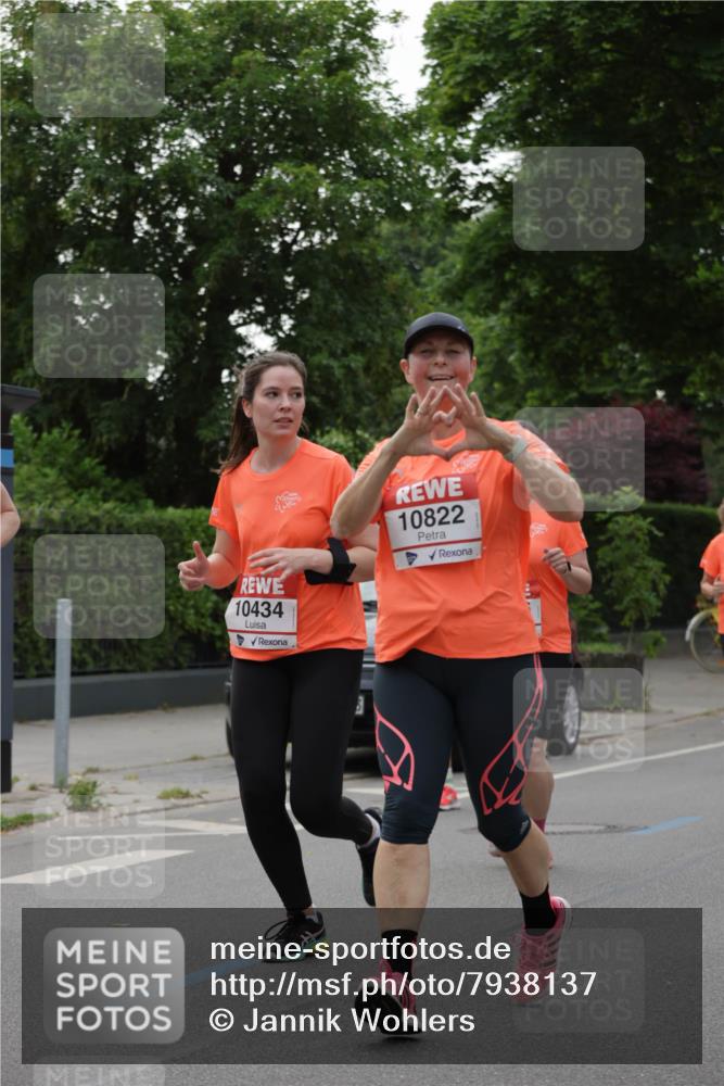 15.06.2025 - REWE Women's Run Jannik Wohlers http://msf.ph/oto/7938137 15.06.2025 08:27:13 Laufen 10434, 10822 meine-sportfotos.de