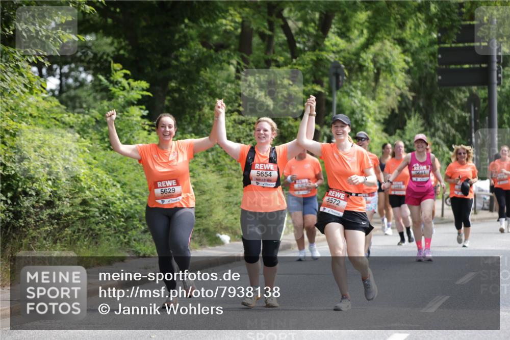 15.06.2025 - REWE Women's Run Jannik Wohlers http://msf.ph/oto/7938138 15.06.2025 10:14:22 Laufen 5629, 5654, 536, 5572, 5684 meine-sportfotos.de