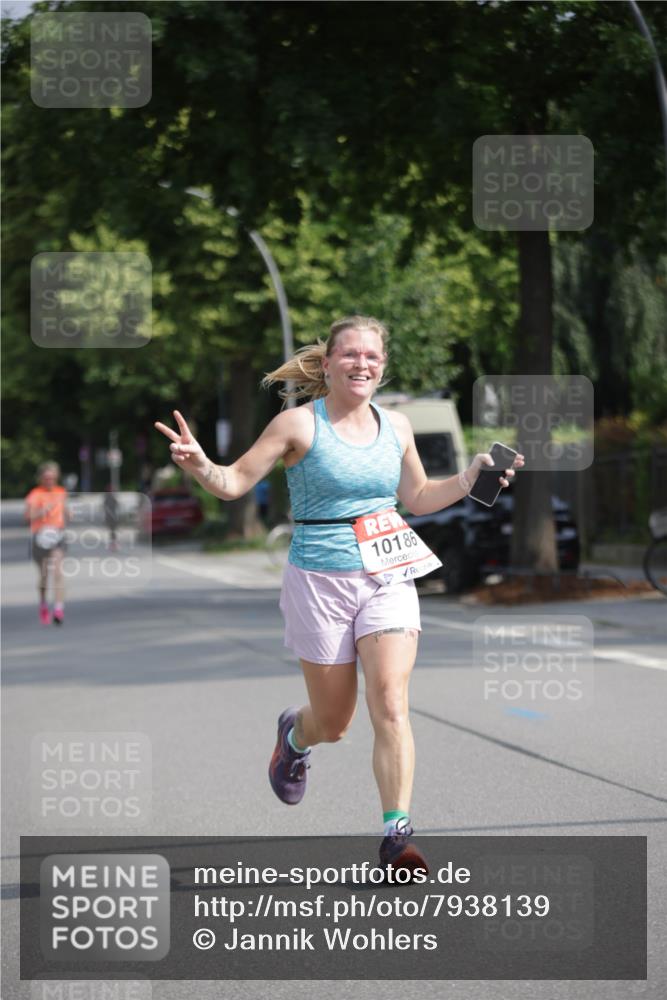 15.06.2025 - REWE Women's Run Jannik Wohlers http://msf.ph/oto/7938139 15.06.2025 08:43:50 Laufen 10186 meine-sportfotos.de