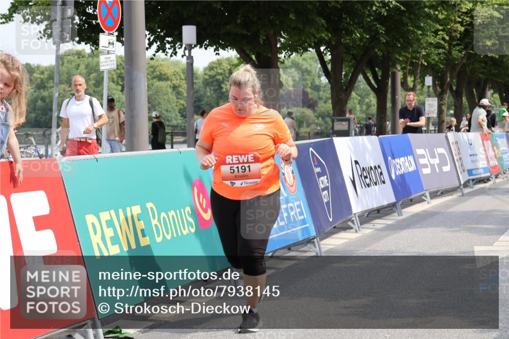 15.06.2025 - REWE Women's Run Strokosch-Dieckow http://msf.ph/oto/7938145 15.06.2025 11:11:54 Ziel 5191, 5584 meine-sportfotos.de