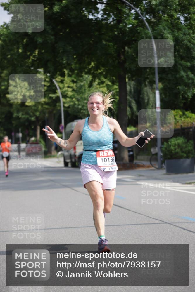 15.06.2025 - REWE Women's Run Jannik Wohlers http://msf.ph/oto/7938157 15.06.2025 08:43:51 Laufen 3, 000, 10186 meine-sportfotos.de