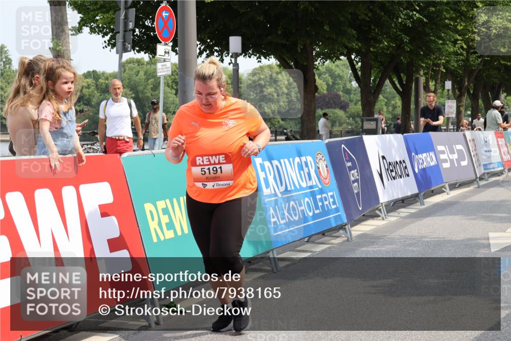 15.06.2025 - REWE Women's Run Strokosch-Dieckow http://msf.ph/oto/7938165 15.06.2025 11:11:55 Ziel 5191, 5584 meine-sportfotos.de