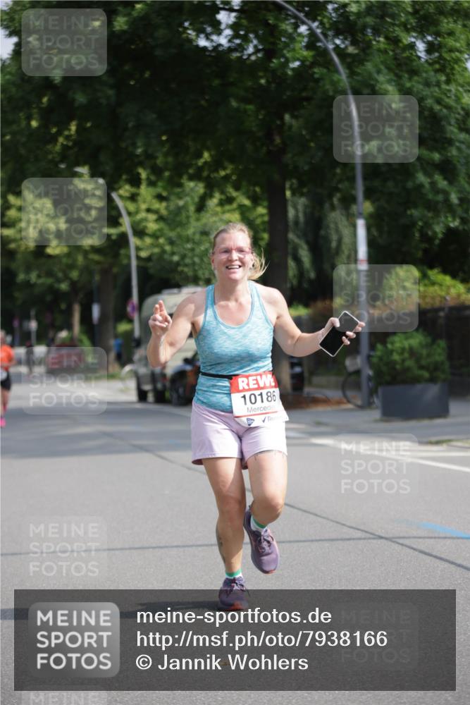 15.06.2025 - REWE Women's Run Jannik Wohlers http://msf.ph/oto/7938166 15.06.2025 08:43:51 Laufen 10186 meine-sportfotos.de
