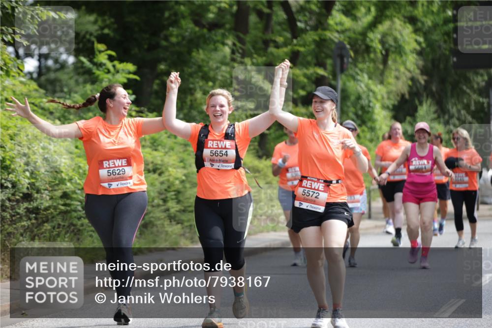 15.06.2025 - REWE Women's Run Jannik Wohlers http://msf.ph/oto/7938167 15.06.2025 10:14:22 Laufen 5629, 5654, 5572, 283 meine-sportfotos.de