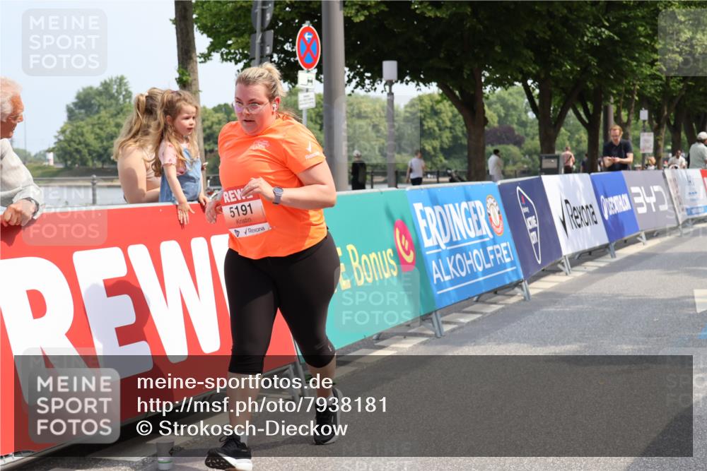 15.06.2025 - REWE Women's Run Strokosch-Dieckow http://msf.ph/oto/7938181 15.06.2025 11:11:55 Ziel 5191, 5584 meine-sportfotos.de