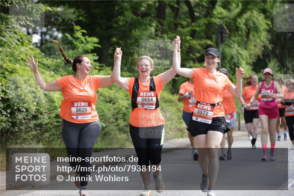 15.06.2025 - REWE Women's Run Jannik Wohlers http://msf.ph/oto/7938194 15.06.2025 10:14:23 Laufen 5629, 5654, 5572, 6604 meine-sportfotos.de