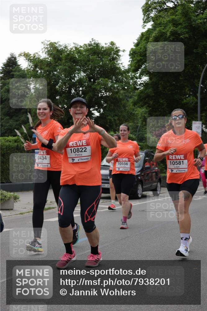 15.06.2025 - REWE Women's Run Jannik Wohlers http://msf.ph/oto/7938201 15.06.2025 08:27:14 Laufen 10822, 10434, 10556, 10581 meine-sportfotos.de