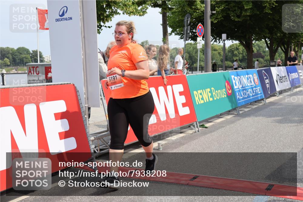 15.06.2025 - REWE Women's Run Strokosch-Dieckow http://msf.ph/oto/7938208 15.06.2025 11:11:56 Ziel 5191 meine-sportfotos.de