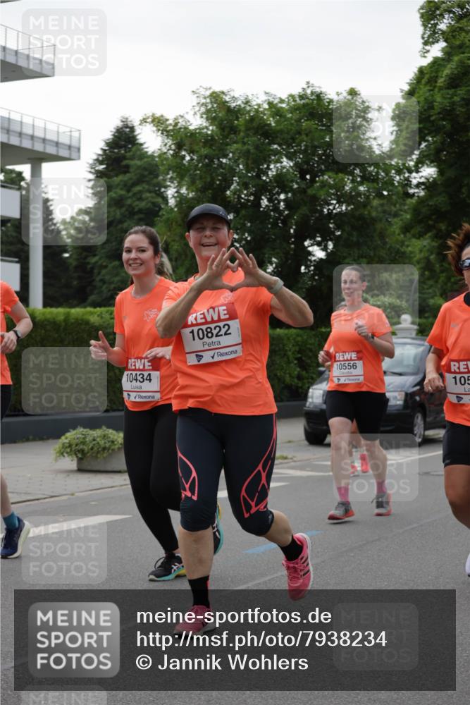 15.06.2025 - REWE Women's Run Jannik Wohlers http://msf.ph/oto/7938234 15.06.2025 08:27:14 Laufen 10434, 10822, 10556, 105 meine-sportfotos.de