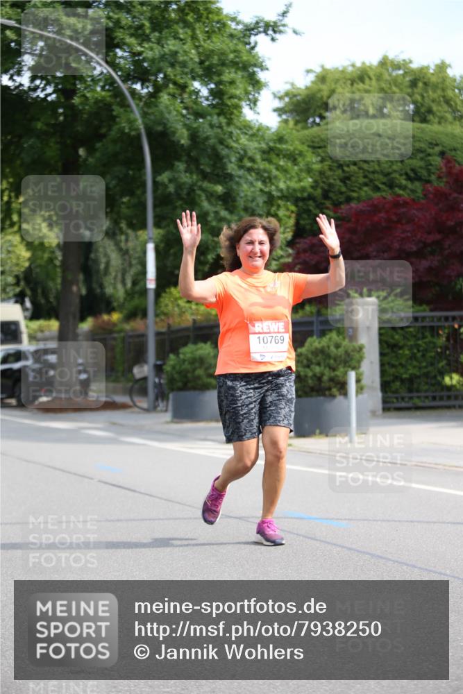 15.06.2025 - REWE Women's Run Jannik Wohlers http://msf.ph/oto/7938250 15.06.2025 09:55:59 Laufen 10769 meine-sportfotos.de