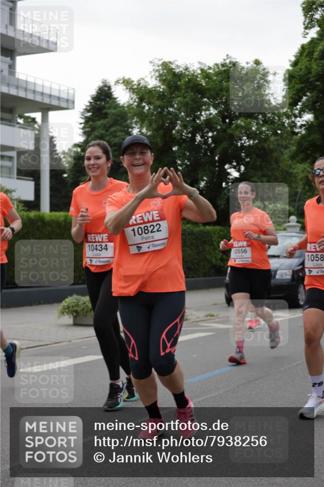 15.06.2025 - REWE Women's Run Jannik Wohlers http://msf.ph/oto/7938256 15.06.2025 08:27:14 Laufen 10822, 10434, 10556 meine-sportfotos.de