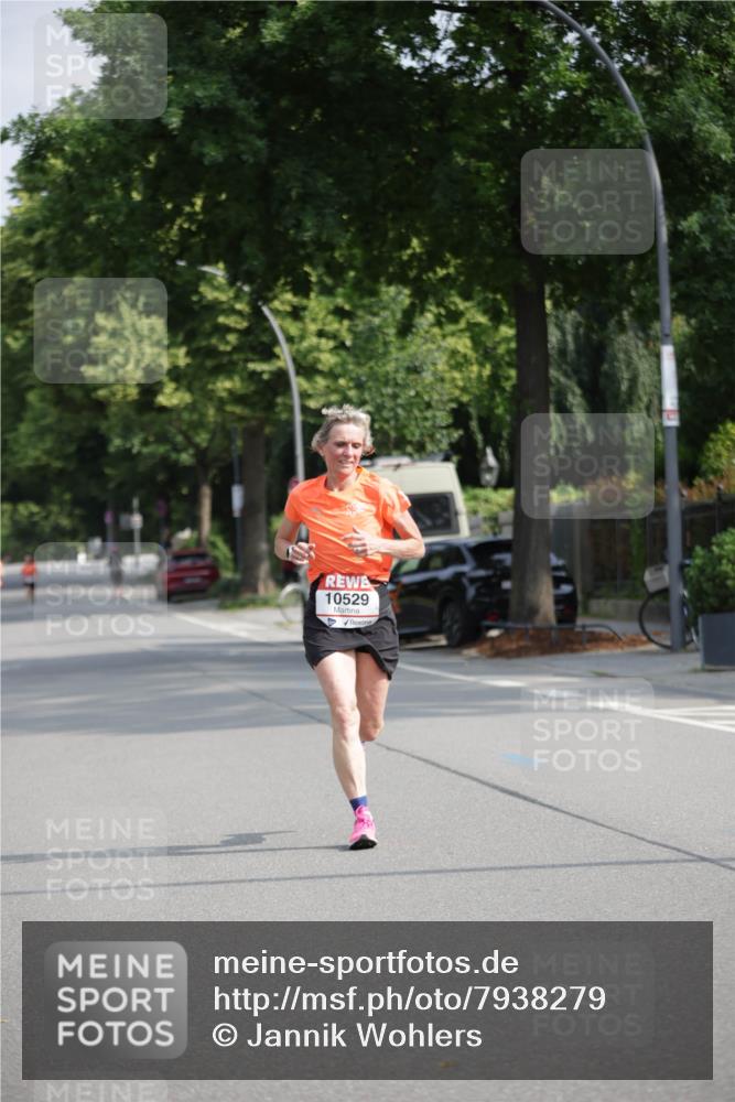 15.06.2025 - REWE Women's Run Jannik Wohlers http://msf.ph/oto/7938279 15.06.2025 08:43:57 Laufen 10529 meine-sportfotos.de