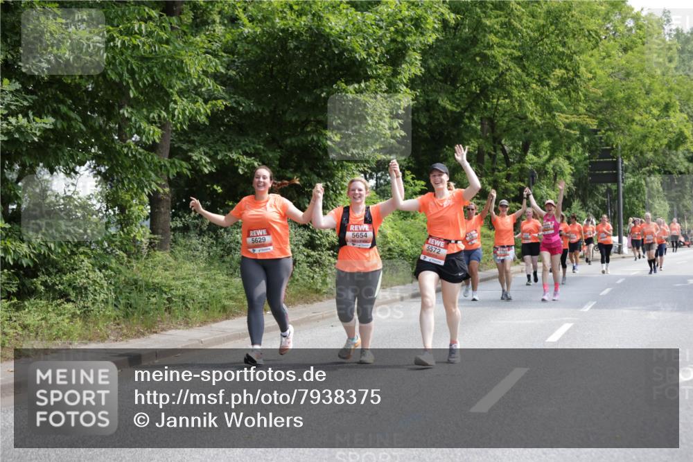 15.06.2025 - REWE Women's Run Jannik Wohlers http://msf.ph/oto/7938375 15.06.2025 10:14:25 Laufen 5629, 5654, 5572 meine-sportfotos.de