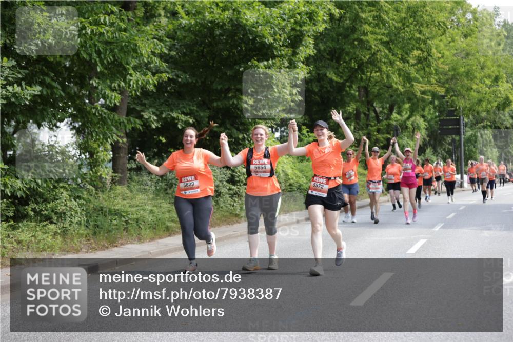 15.06.2025 - REWE Women's Run Jannik Wohlers http://msf.ph/oto/7938387 15.06.2025 10:14:25 Laufen 5654, 5572, 5629 meine-sportfotos.de