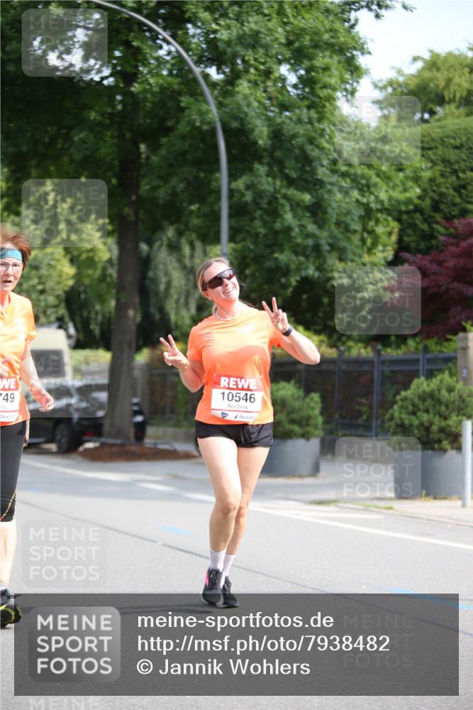 15.06.2025 - REWE Women's Run Jannik Wohlers http://msf.ph/oto/7938482 15.06.2025 09:56:14 Laufen 10546, 49 meine-sportfotos.de