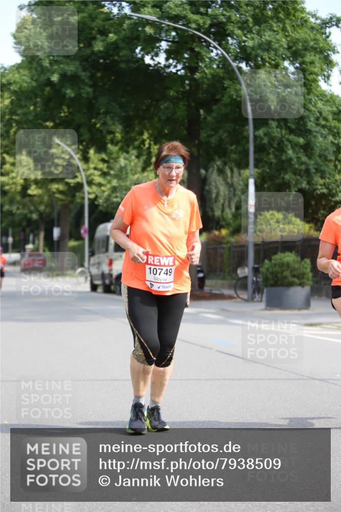 15.06.2025 - REWE Women's Run Jannik Wohlers http://msf.ph/oto/7938509 15.06.2025 09:56:15 Laufen 10749 meine-sportfotos.de