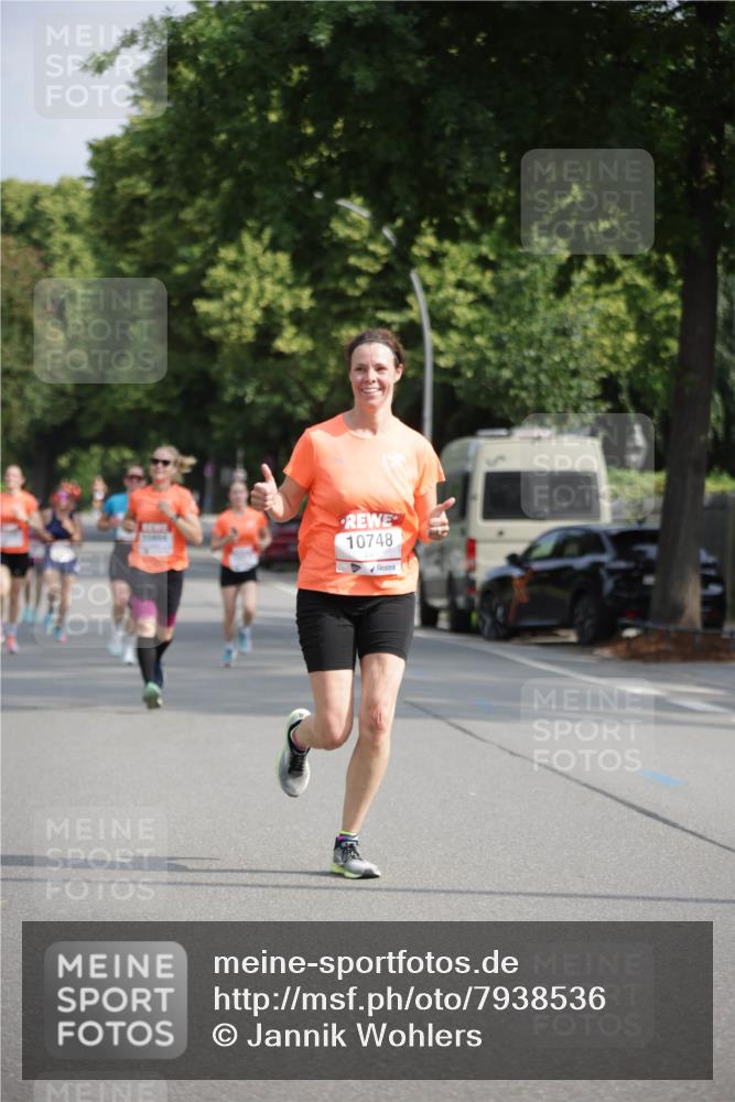 15.06.2025 - REWE Women's Run Jannik Wohlers http://msf.ph/oto/7938536 15.06.2025 08:44:13 Laufen 10748 meine-sportfotos.de