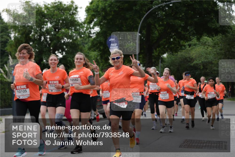 15.06.2025 - REWE Women's Run Jannik Wohlers http://msf.ph/oto/7938548 15.06.2025 08:27:18 Laufen 10105, 102, 10582, 10673, 44, 0095, 10392, 10267, 10370 meine-sportfotos.de
