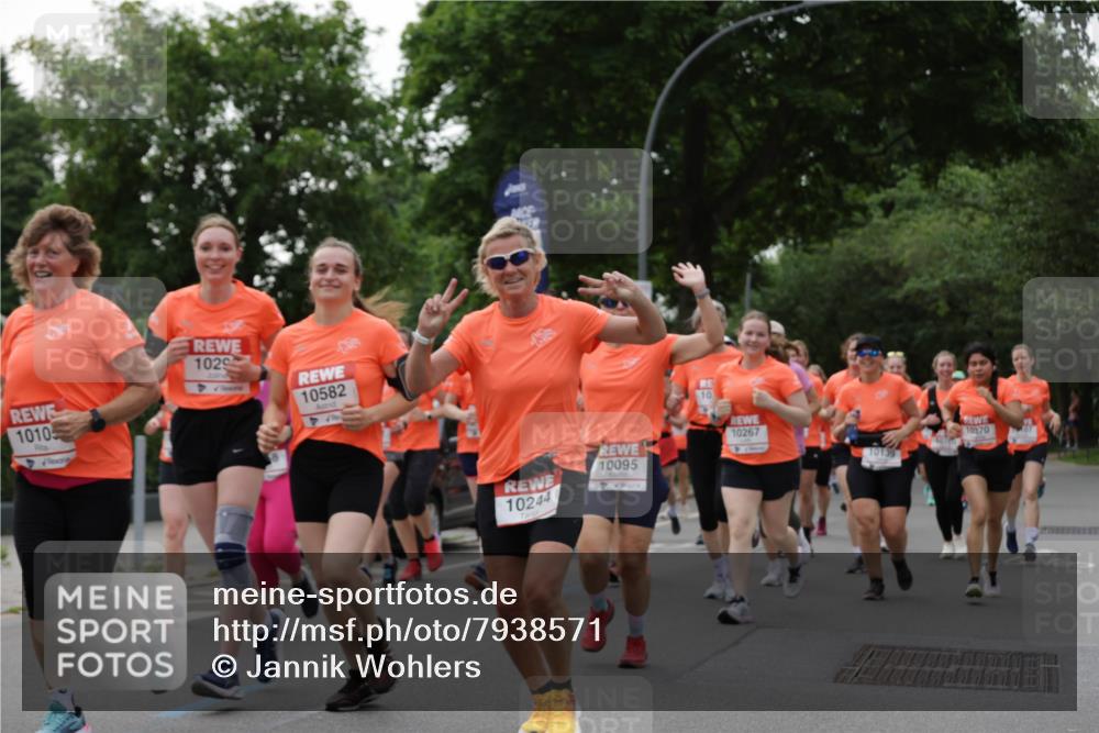 15.06.2025 - REWE Women's Run Jannik Wohlers http://msf.ph/oto/7938571 15.06.2025 08:27:18 Laufen 1029, 10582, 10105, 10244, 10095, 10, 10267, 10970, 10139 meine-sportfotos.de