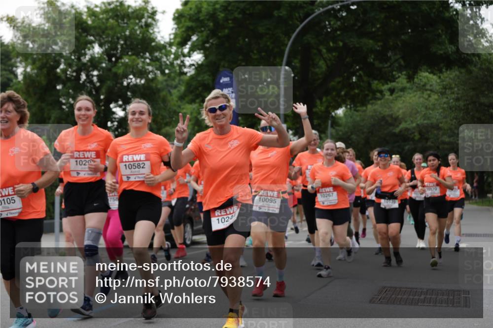 15.06.2025 - REWE Women's Run Jannik Wohlers http://msf.ph/oto/7938574 15.06.2025 08:27:18 Laufen 1029, 10582, 0105, 10095, 10267, 10139, 1024, 10970 meine-sportfotos.de