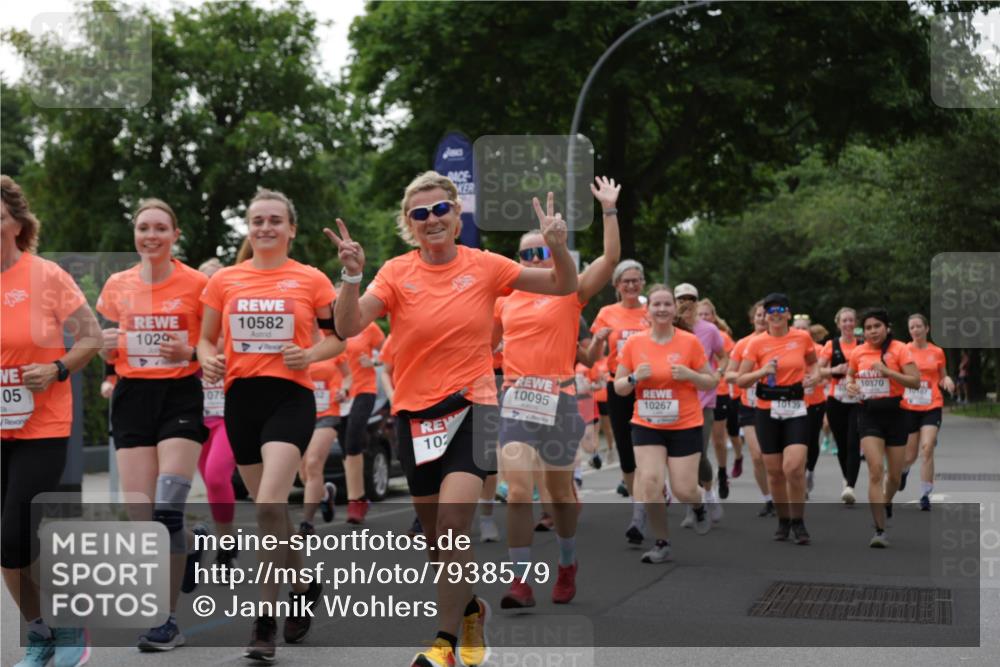 15.06.2025 - REWE Women's Run Jannik Wohlers http://msf.ph/oto/7938579 15.06.2025 08:27:18 Laufen 1029, 05, 1075, 10582, 10095, 10139, 10267, 102, 10370, 10167 meine-sportfotos.de
