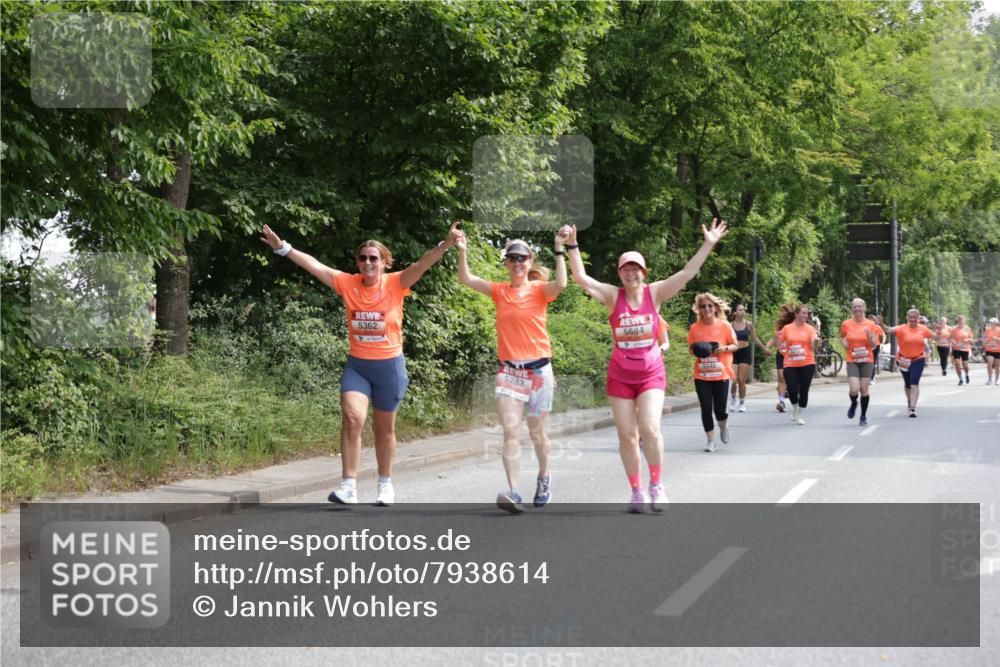 15.06.2025 - REWE Women's Run Jannik Wohlers http://msf.ph/oto/7938614 15.06.2025 10:14:30 Laufen 5362, 5283, 5684, 5545 meine-sportfotos.de