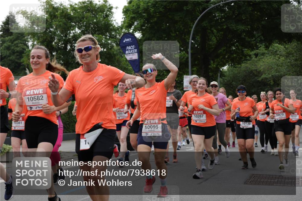 15.06.2025 - REWE Women's Run Jannik Wohlers http://msf.ph/oto/7938618 15.06.2025 08:27:19 Laufen 10381, 10582, 1, 06, 00, 1057, 4, 10095, 438, 10267, 10139, 10370, 10107 meine-sportfotos.de