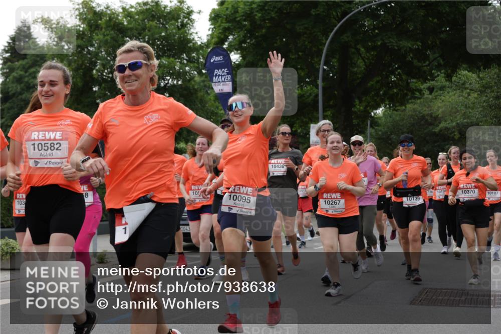 15.06.2025 - REWE Women's Run Jannik Wohlers http://msf.ph/oto/7938638 15.06.2025 08:27:19 Laufen 103, 10582, 18, 1, 1043, 06, 00, 105, 10095, 10438, 10518, 10267, 10198, 10370, 10139, 10107 meine-sportfotos.de
