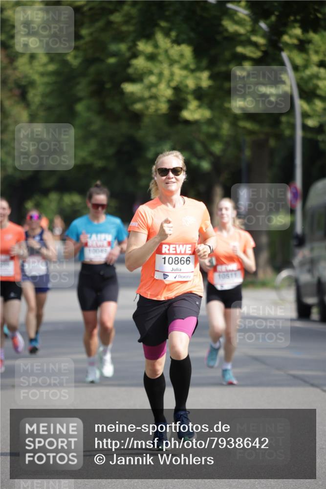 15.06.2025 - REWE Women's Run Jannik Wohlers http://msf.ph/oto/7938642 15.06.2025 08:44:15 Laufen 10049, 10866, 10511 meine-sportfotos.de