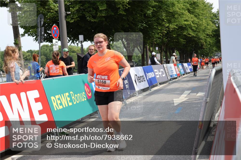 15.06.2025 - REWE Women's Run Strokosch-Dieckow http://msf.ph/oto/7938662 15.06.2025 11:12:56 Ziel 5002, 5168 meine-sportfotos.de