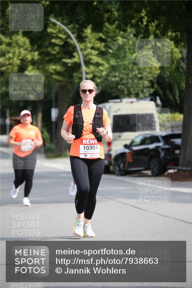 15.06.2025 - REWE Women's Run Jannik Wohlers http://msf.ph/oto/7938663 15.06.2025 09:56:29 Laufen 10304 meine-sportfotos.de