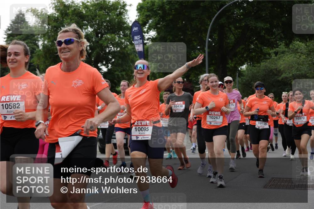 15.06.2025 - REWE Women's Run Jannik Wohlers http://msf.ph/oto/7938664 15.06.2025 08:27:19 Laufen 10582, 0788, 10095, 10824, 10438, 75, 10267, 10370, 379, 107, 10, 10139 meine-sportfotos.de