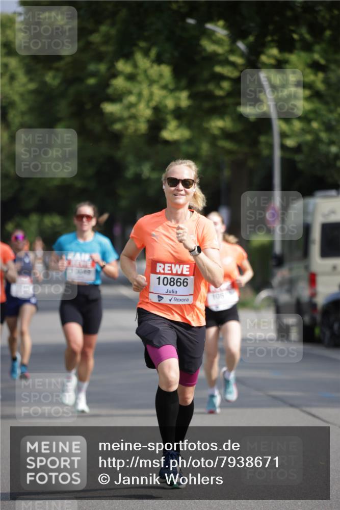 15.06.2025 - REWE Women's Run Jannik Wohlers http://msf.ph/oto/7938671 15.06.2025 08:44:16 Laufen 10866 meine-sportfotos.de