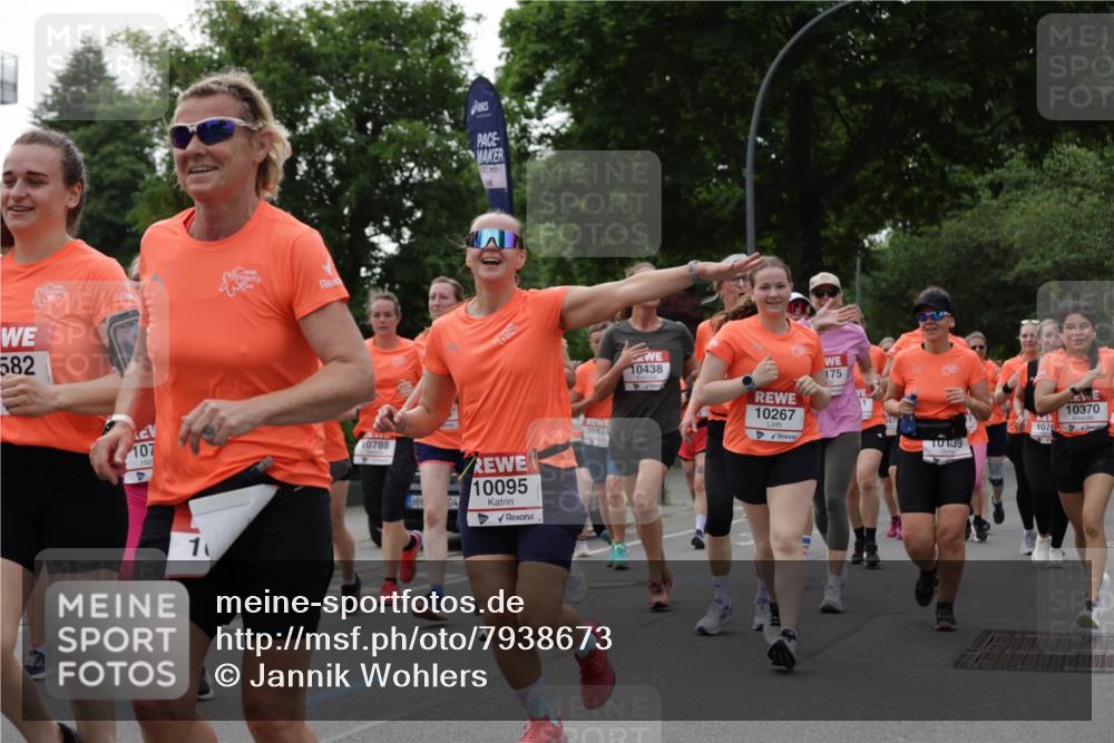 15.06.2025 - REWE Women's Run Jannik Wohlers http://msf.ph/oto/7938673 15.06.2025 08:27:19 Laufen 582, 107, 1, 10788, 00, 04, 10095, 10824, 10438, 10267, 175, 10, 10370, 107, 39 meine-sportfotos.de