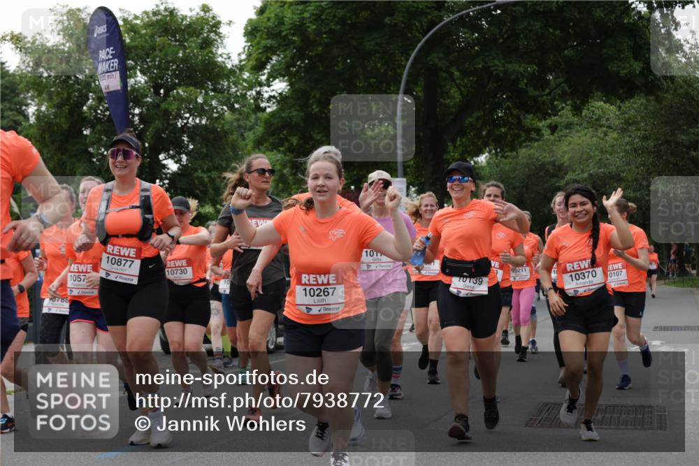 15.06.2025 - REWE Women's Run Jannik Wohlers http://msf.ph/oto/7938772 15.06.2025 08:27:20 Laufen 800, 70788, 1057, 10877, 10730, 10, 10267, 101, 0211, 10139, 10370, 0107 meine-sportfotos.de