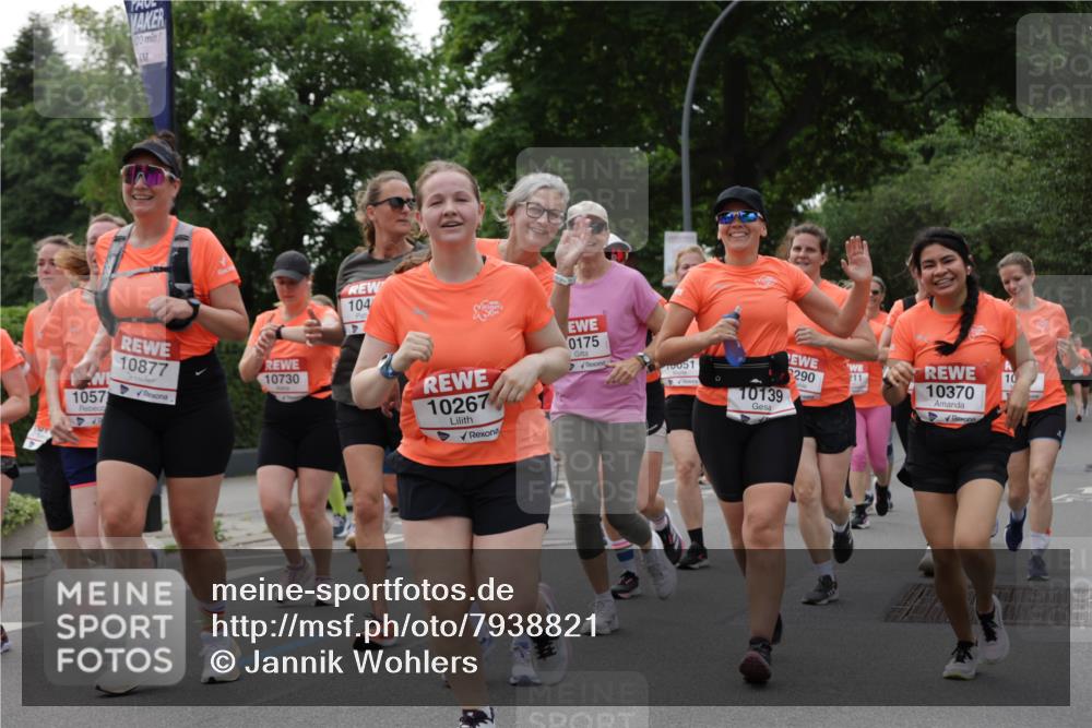 15.06.2025 - REWE Women's Run Jannik Wohlers http://msf.ph/oto/7938821 15.06.2025 08:27:20 Laufen 00, 1057, 10877, 10730, 104, 4, 10267, 0175, 10051, 290, 10, 211, 10139, 10370 meine-sportfotos.de