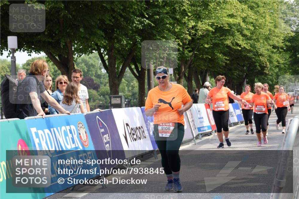15.06.2025 - REWE Women's Run Strokosch-Dieckow http://msf.ph/oto/7938845 15.06.2025 11:13:25 Ziel 5106, 5320, 5355, 5675 meine-sportfotos.de