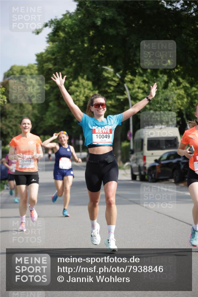 15.06.2025 - REWE Women's Run Jannik Wohlers http://msf.ph/oto/7938846 15.06.2025 08:44:19 Laufen 10256, 10049 meine-sportfotos.de