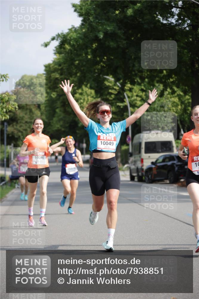 15.06.2025 - REWE Women's Run Jannik Wohlers http://msf.ph/oto/7938851 15.06.2025 08:44:19 Laufen 10256, 10375, 10049, 10 meine-sportfotos.de