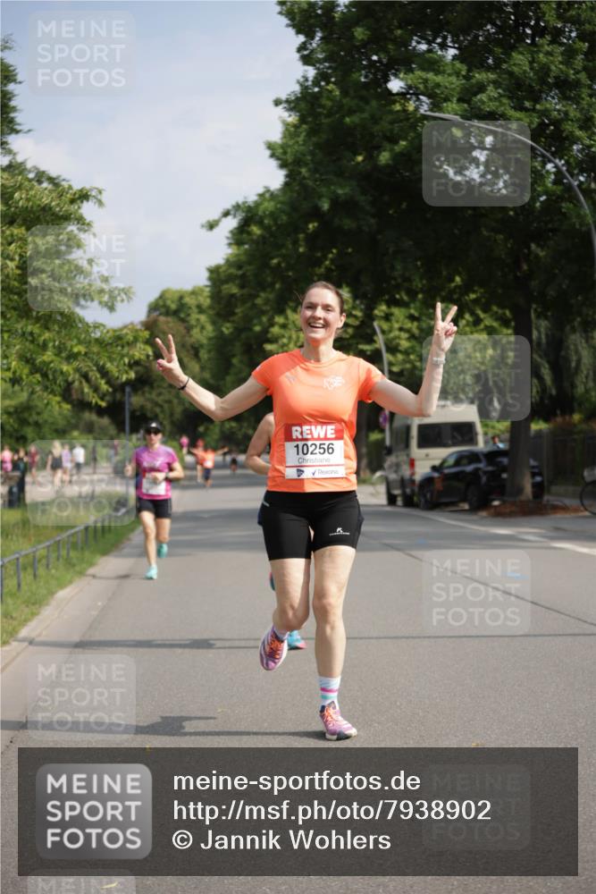 15.06.2025 - REWE Women's Run Jannik Wohlers http://msf.ph/oto/7938902 15.06.2025 08:44:21 Laufen 10256 meine-sportfotos.de
