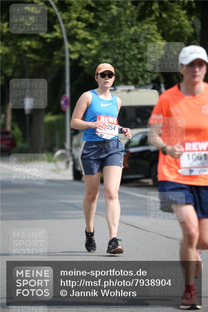 15.06.2025 - REWE Women's Run Jannik Wohlers http://msf.ph/oto/7938904 15.06.2025 09:56:59 Laufen 254 meine-sportfotos.de