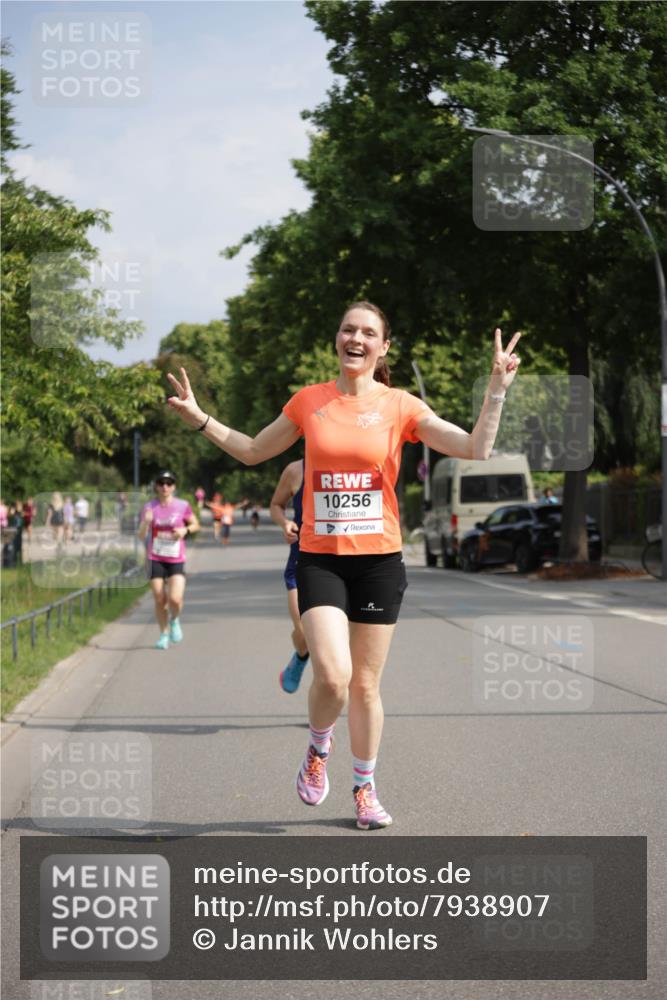 15.06.2025 - REWE Women's Run Jannik Wohlers http://msf.ph/oto/7938907 15.06.2025 08:44:21 Laufen 10256 meine-sportfotos.de