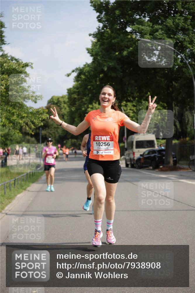 15.06.2025 - REWE Women's Run Jannik Wohlers http://msf.ph/oto/7938908 15.06.2025 08:44:21 Laufen 10256 meine-sportfotos.de