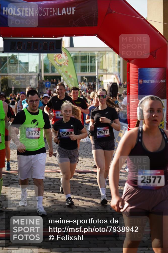 13.06.2025 - Holstenköstenlauf Felixshl http://msf.ph/oto/7938942 13.06.2025 18:05:57 Laufen 2102, 2206, 2445, 2659, 2954, 2963, 2977, 2980, 3200, 3207, 3266, 3572 meine-sportfotos.de