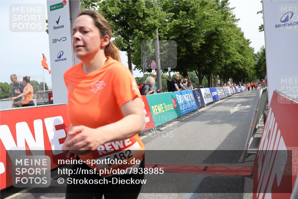 15.06.2025 - REWE Women's Run Strokosch-Dieckow http://msf.ph/oto/7938985 15.06.2025 11:13:35 Ziel 5309, 5317, 5355, 5369, 5482 meine-sportfotos.de