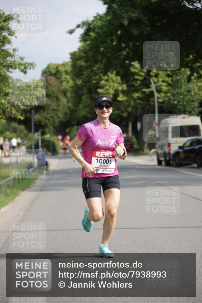 15.06.2025 - REWE Women's Run Jannik Wohlers http://msf.ph/oto/7938993 15.06.2025 08:44:24 Laufen 10001 meine-sportfotos.de