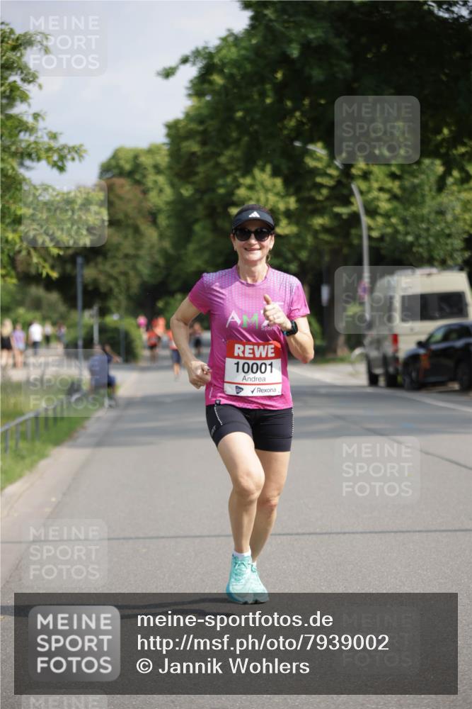 15.06.2025 - REWE Women's Run Jannik Wohlers http://msf.ph/oto/7939002 15.06.2025 08:44:24 Laufen 10001 meine-sportfotos.de